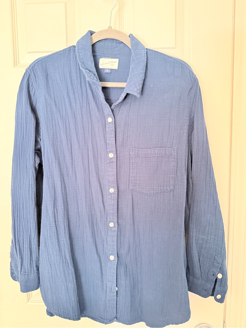 Universal Thread Women's Blue Textured Button-Down Shirt